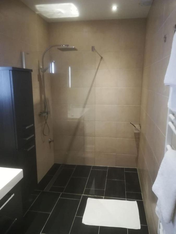 Zentral Gelegene, Sehr Ruhige Und Helle Wohnung Graz Exteriör bild