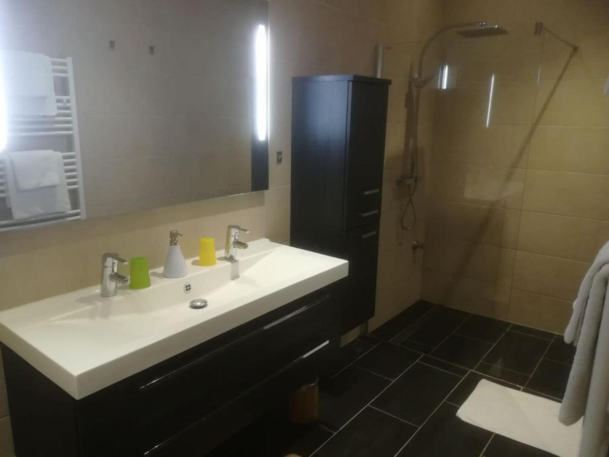 Zentral Gelegene, Sehr Ruhige Und Helle Wohnung Graz Exteriör bild