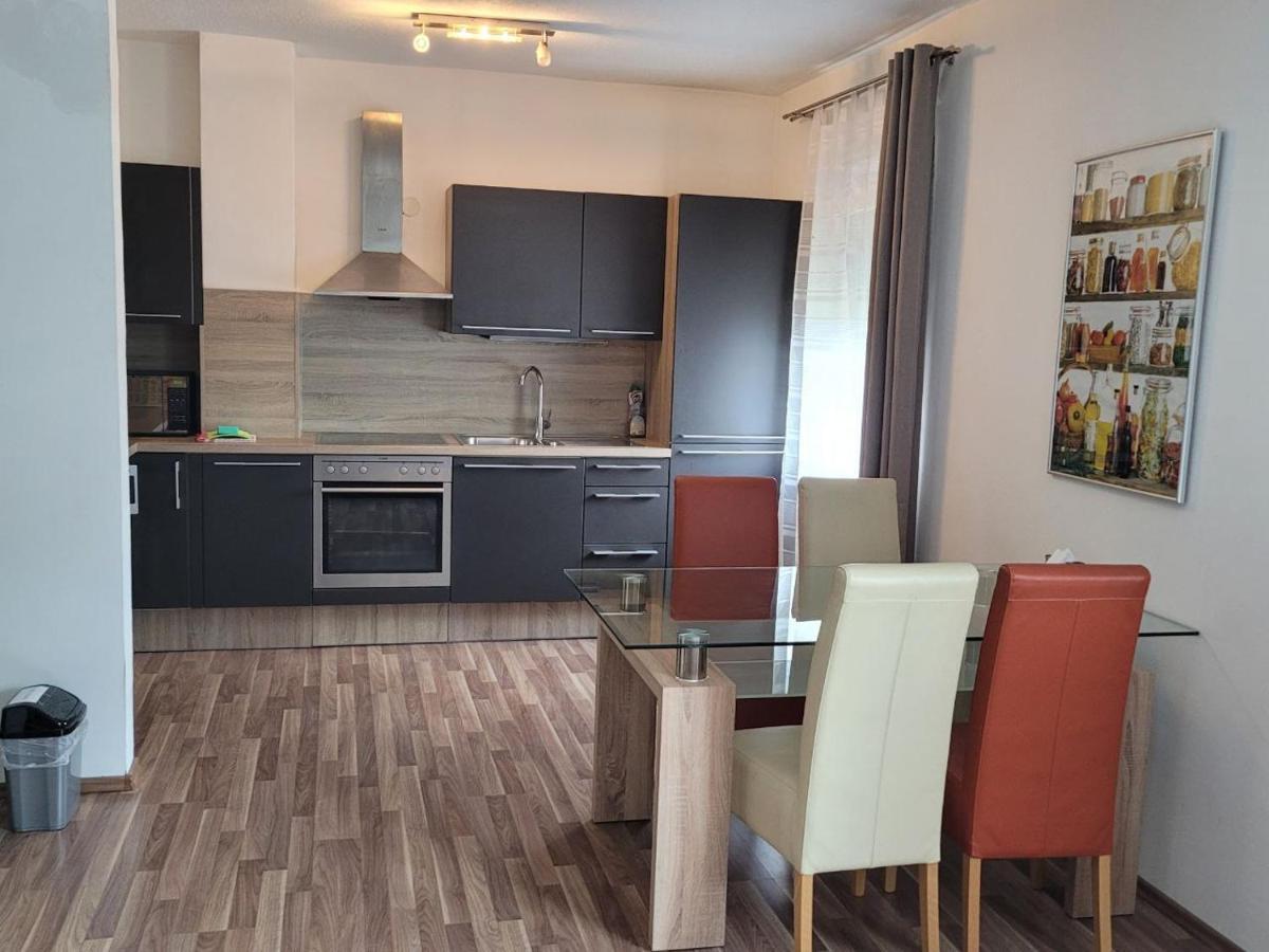Zentral Gelegene, Sehr Ruhige Und Helle Wohnung Graz Exteriör bild