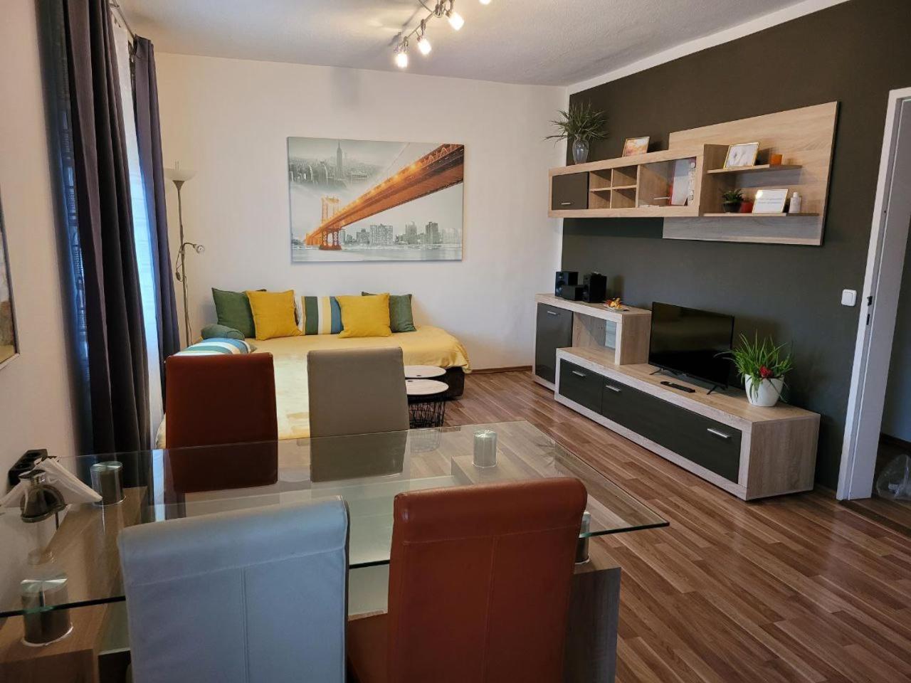 Zentral Gelegene, Sehr Ruhige Und Helle Wohnung Graz Exteriör bild